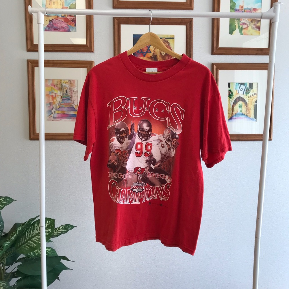 SOLD do not purchase Vintage 90s Tampa Bay Bucs T